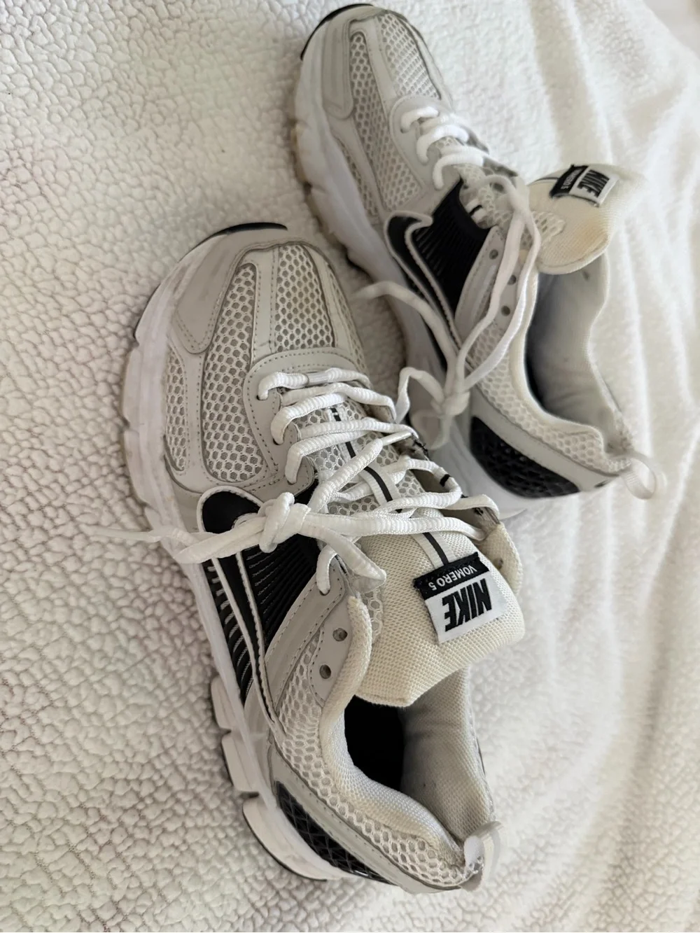 USED Nike Vomero 5’s